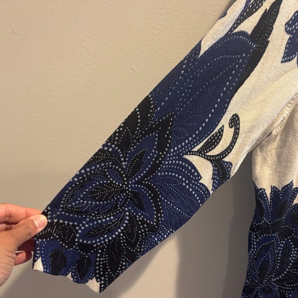 Roz & Ali Blue and White Floral Blouse size XL - Picture 3 of 6